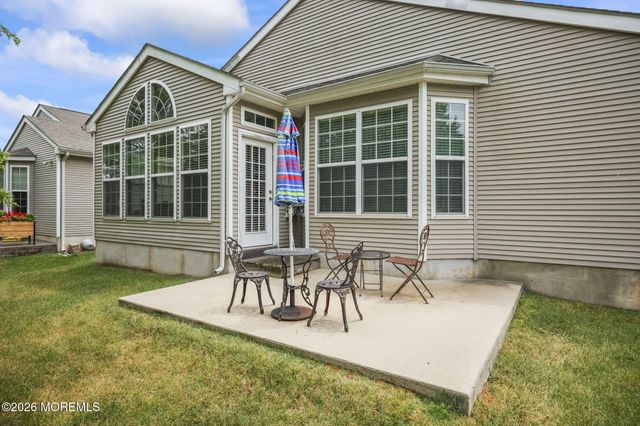 17 Silver Charm Road, Manalapan, NJ 07726