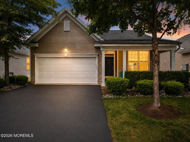 17 Silver Charm Road, Manalapan, NJ 07726
