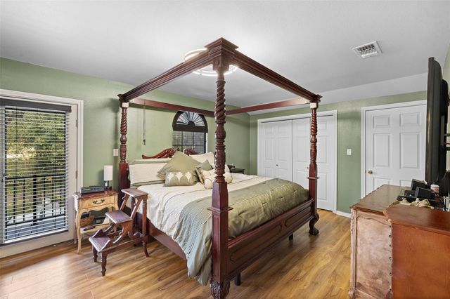 104 N Hickory Lane, Columbus, TX 78934