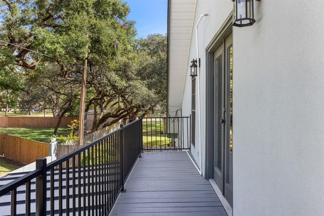 104 N Hickory Lane, Columbus, TX 78934