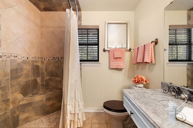 104 N Hickory Lane, Columbus, TX 78934