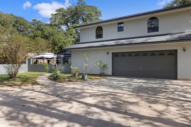 104 N Hickory Lane, Columbus, TX 78934