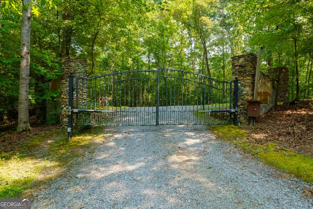 24 Indian Lake Road, Mineral Bluff, GA 30559