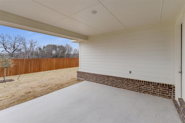 1249 Sabine River Lane, Springtown, TX 76082