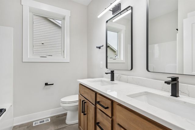 17321 N Valley Drive, Urbandale, IA 50263
