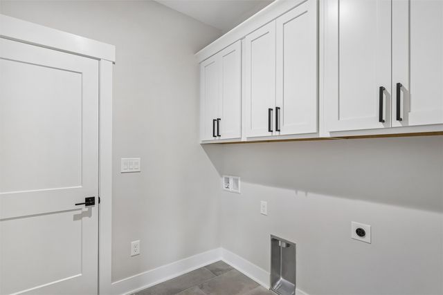 17321 N Valley Drive, Urbandale, IA 50263