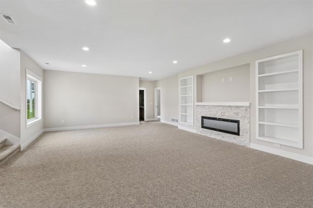 17321 N Valley Drive, Urbandale, IA 50263