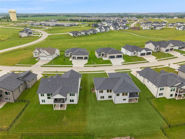17321 N Valley Drive, Urbandale, IA 50263