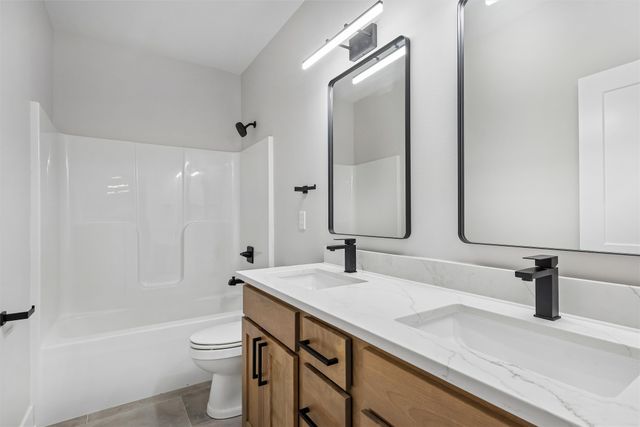 17321 N Valley Drive, Urbandale, IA 50263