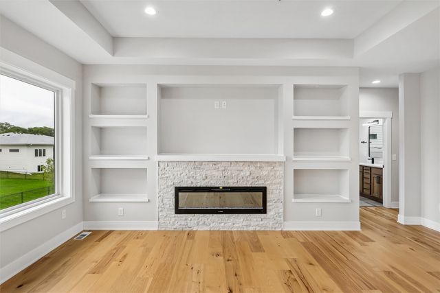 17321 N Valley Drive, Urbandale, IA 50263