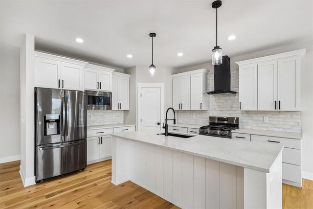 17321 N Valley Drive, Urbandale, IA 50263