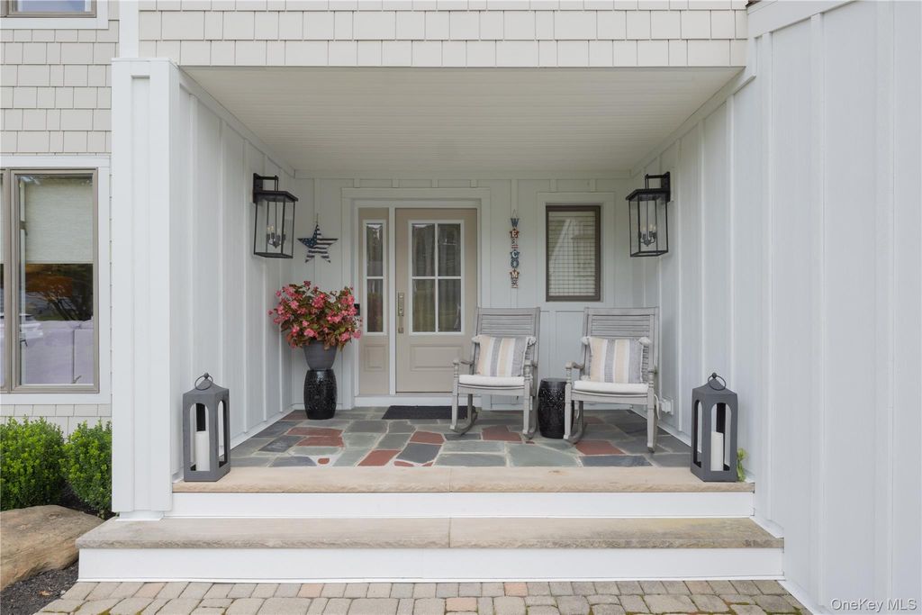 16 Lark Street, Pearl River, NY 10965 — photo 3