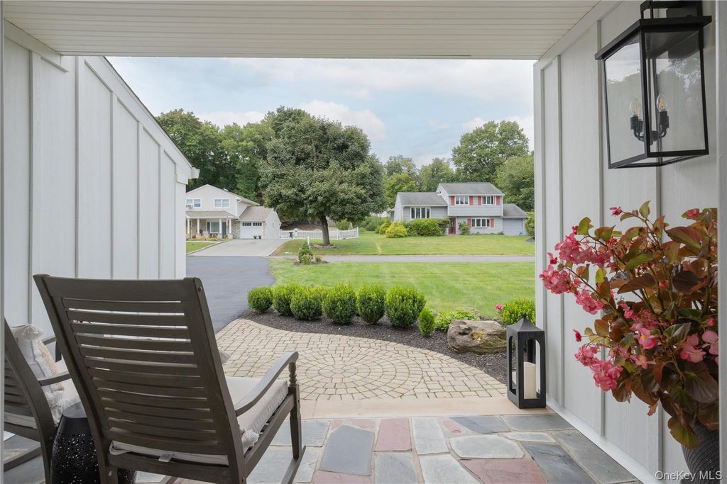 16 Lark Street, Pearl River, NY 10965 — photo 4