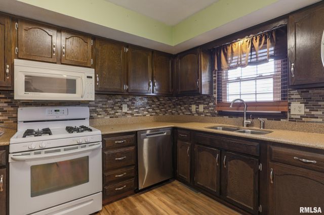 204 CYPRESS Street, Pekin, IL 61554