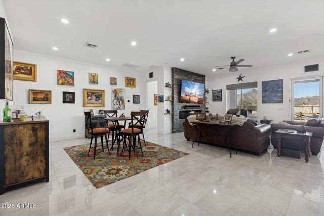 6786 W PALOMINO Way, Coolidge, AZ 85128