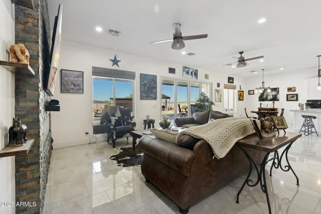 6786 W PALOMINO Way, Coolidge, AZ 85128