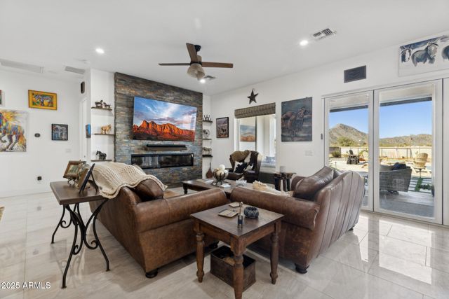 6786 W PALOMINO Way, Coolidge, AZ 85128