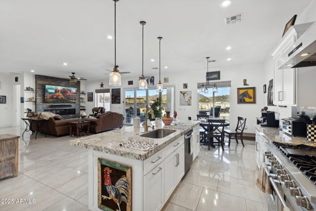 6786 W PALOMINO Way, Coolidge, AZ 85128