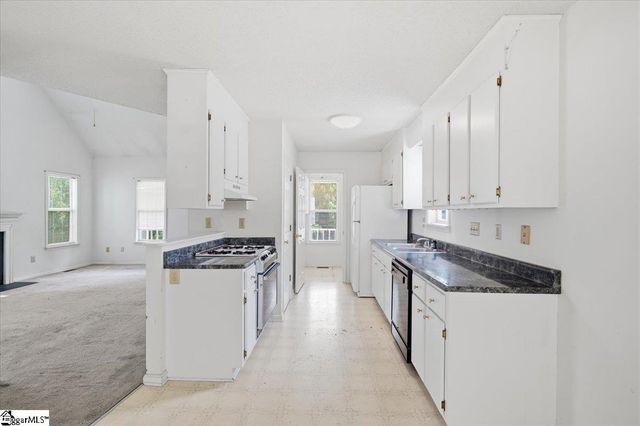 1024 Summit Drive, Greenville, SC 29609