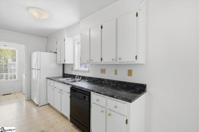 1024 Summit Drive, Greenville, SC 29609