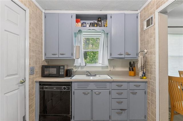 7400 Lamar Avenue, Overland Park, KS 66204