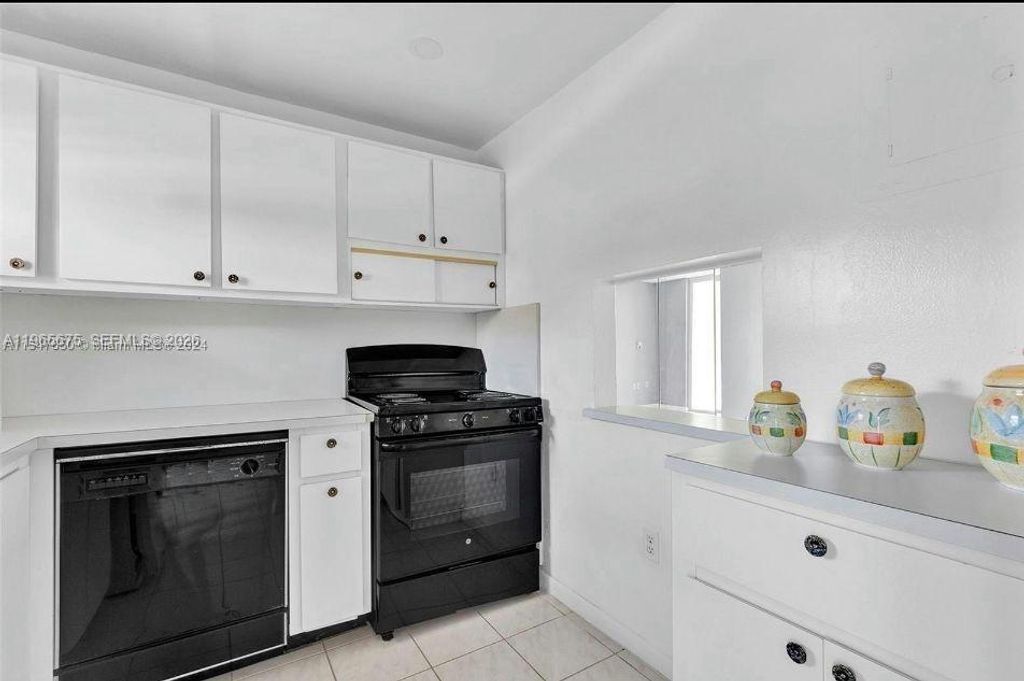 8100 Sunrise Lakes Blvd 208, Sunrise, FL 33322