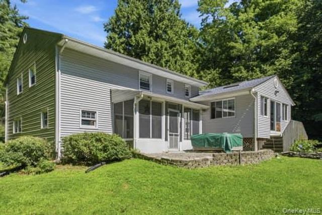 24 Van Dam Road, Hyde Park, NY 12538