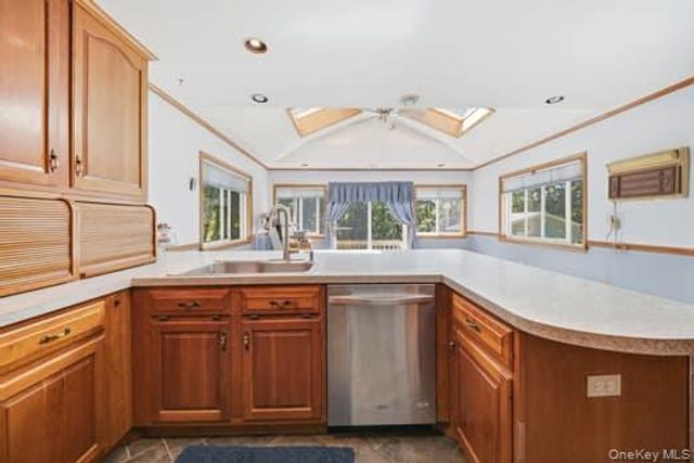 24 Van Dam Road, Hyde Park, NY 12538