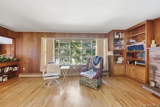 24 Van Dam Road, Hyde Park, NY 12538