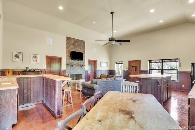 723 Tierra Linda, Concan, TX 78838