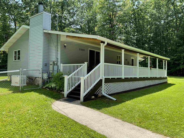 3300 E Arnold Lake Road, Harrison, MI 48625