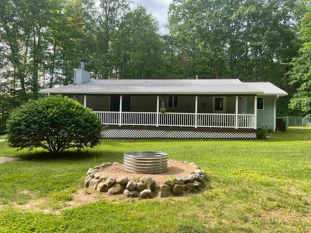3300 E Arnold Lake Road, Harrison, MI 48625
