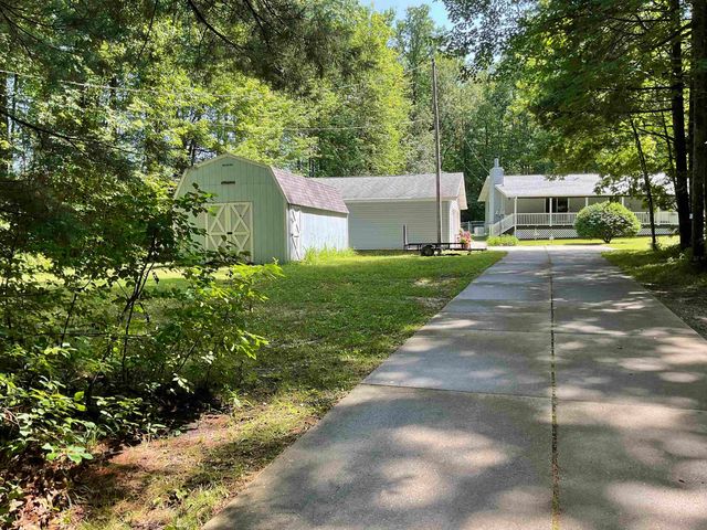 3300 E Arnold Lake Road, Harrison, MI 48625