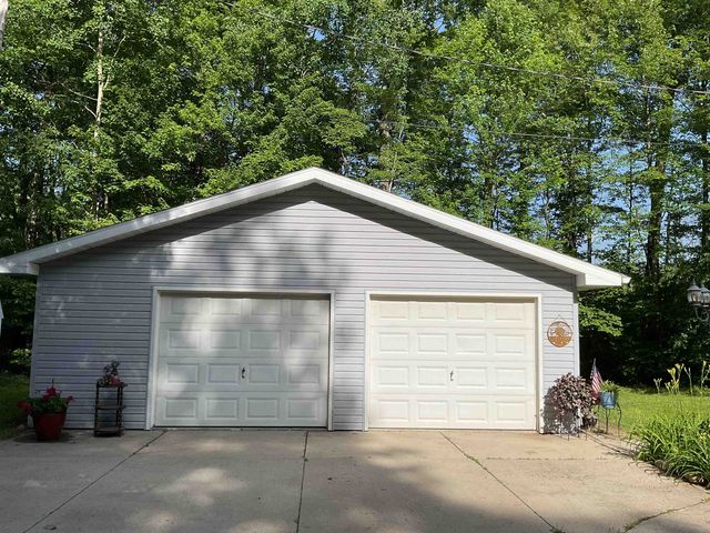 3300 E Arnold Lake Road, Harrison, MI 48625