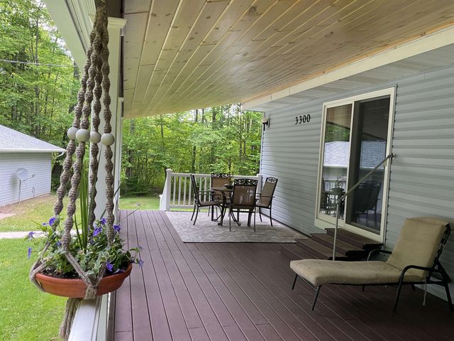 3300 E Arnold Lake Road, Harrison, MI 48625