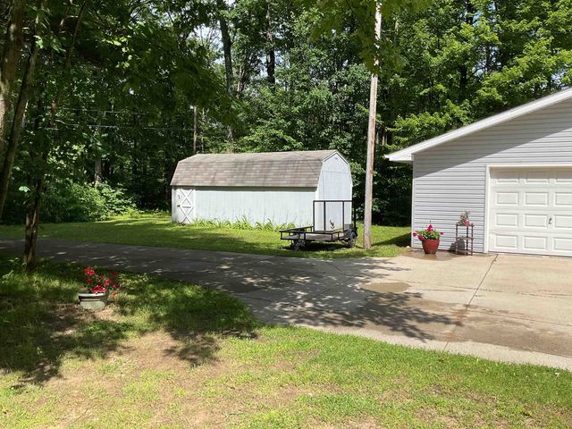 3300 E Arnold Lake Road, Harrison, MI 48625