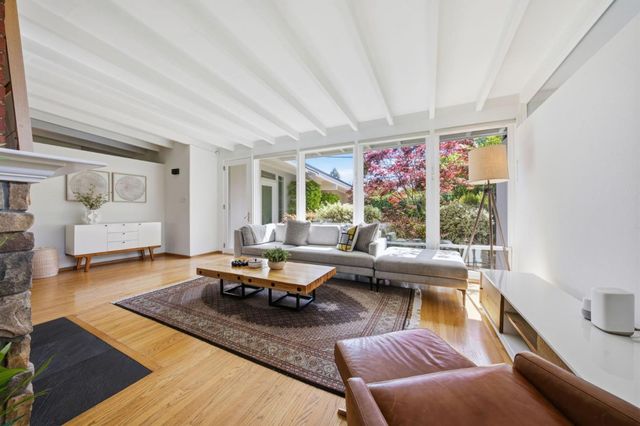 206 Thompson Avenue, Mountain View, CA 94043