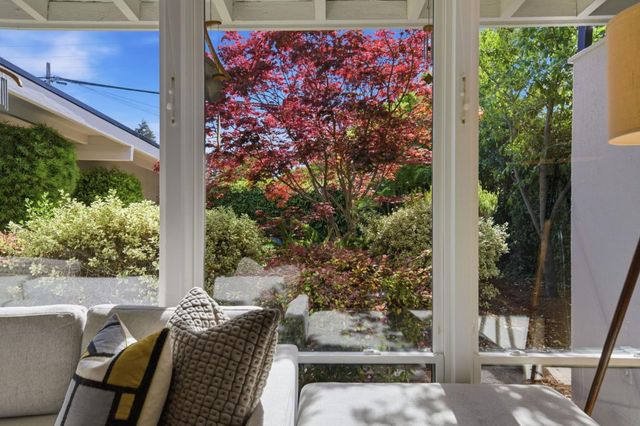 206 Thompson Avenue, Mountain View, CA 94043