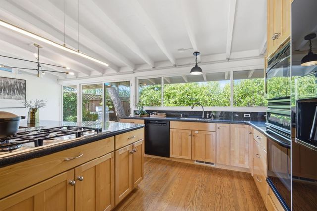 206 Thompson Avenue, Mountain View, CA 94043