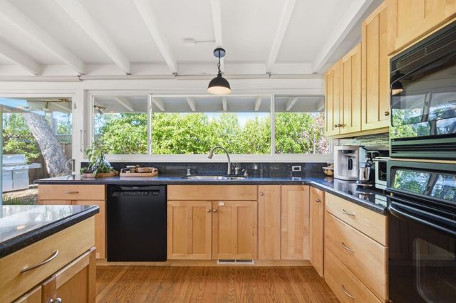 206 Thompson Avenue, Mountain View, CA 94043