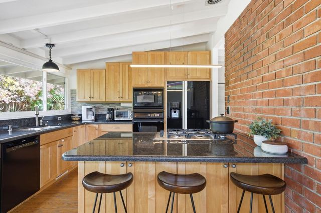 206 Thompson Avenue, Mountain View, CA 94043