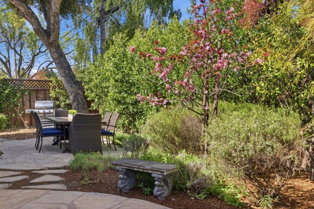 206 Thompson Avenue, Mountain View, CA 94043