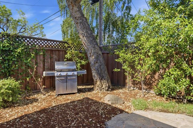 206 Thompson Avenue, Mountain View, CA 94043