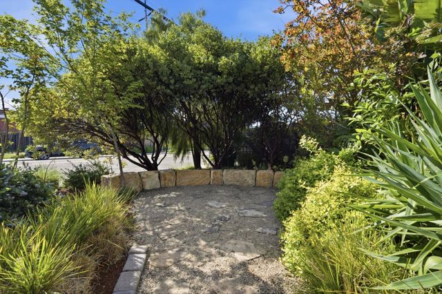 206 Thompson Avenue, Mountain View, CA 94043