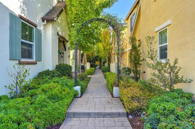 908 Lyon Pl, Roseville, CA 95747