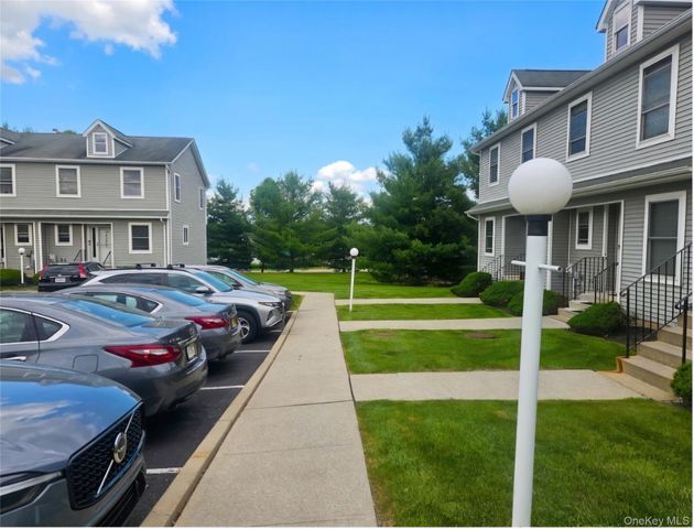 100 Boniface Drive 15D, Pine Bush, NY 12566