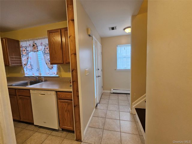 100 Boniface Drive 15D, Pine Bush, NY 12566