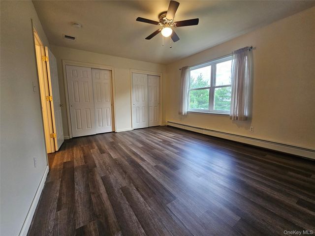 100 Boniface Drive 15D, Pine Bush, NY 12566