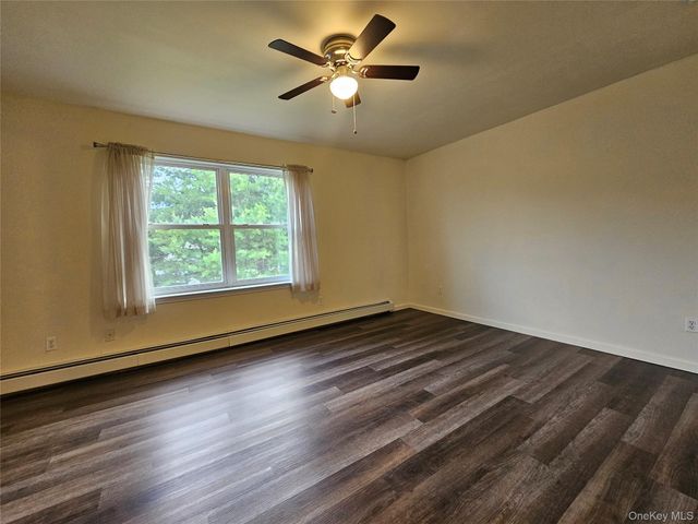 100 Boniface Drive 15D, Pine Bush, NY 12566