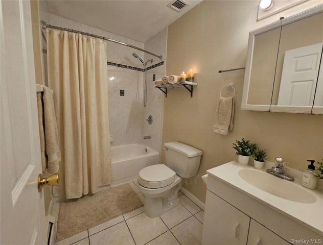 100 Boniface Drive 15D, Pine Bush, NY 12566